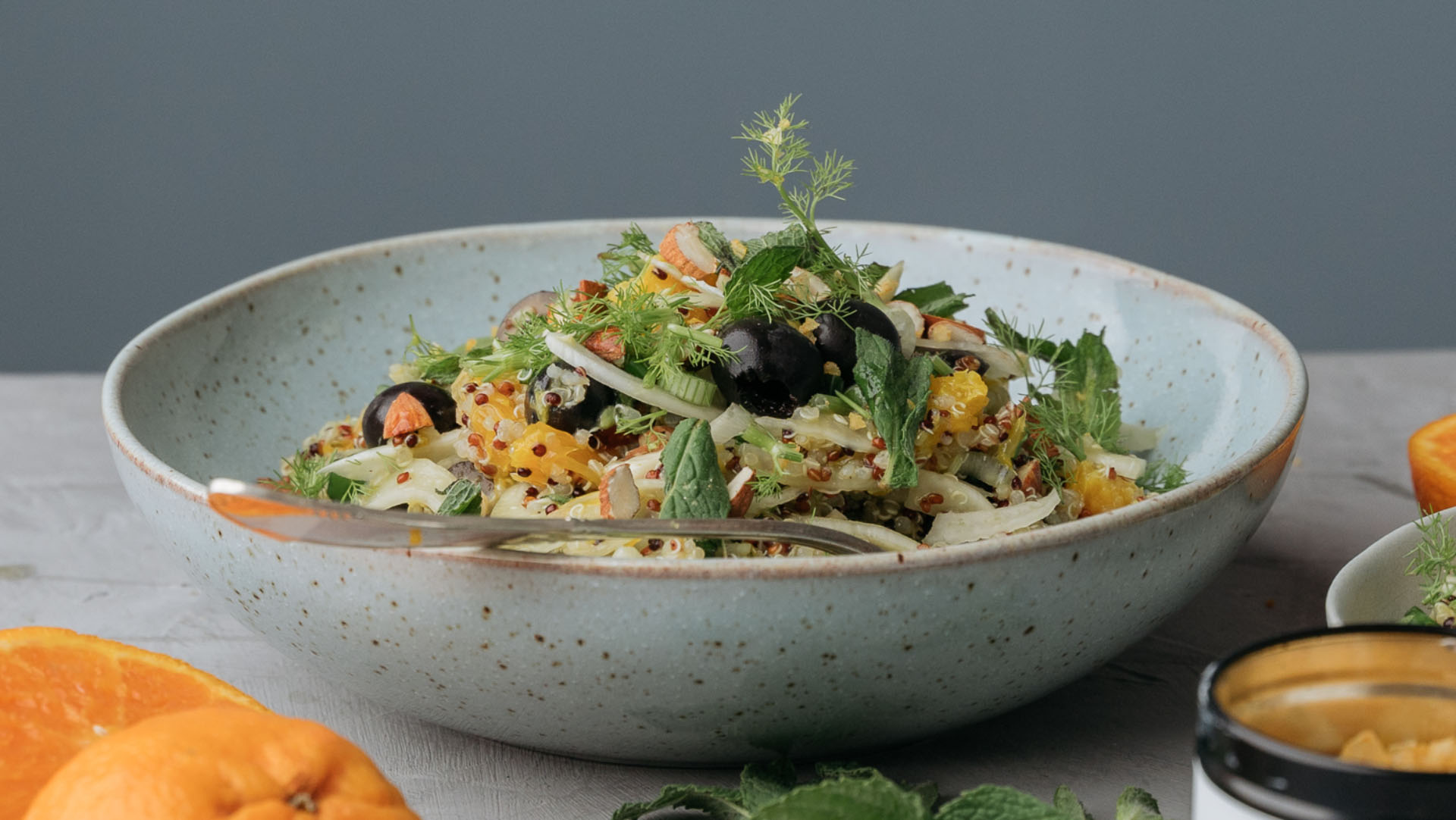 Orangen-Quinoa-Salat mit Fenchel, Minze und Avocado